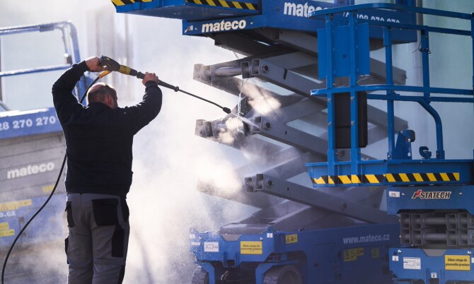 Pracovník mytí a čištění pracovních plošin - Plzeň